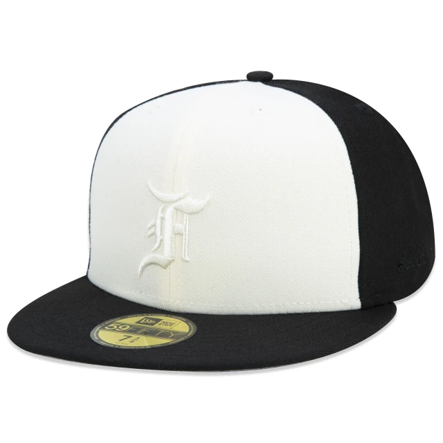 Boné 59FIFTY Fitted Essentials Fear Of God Aba Reta Preto Branco