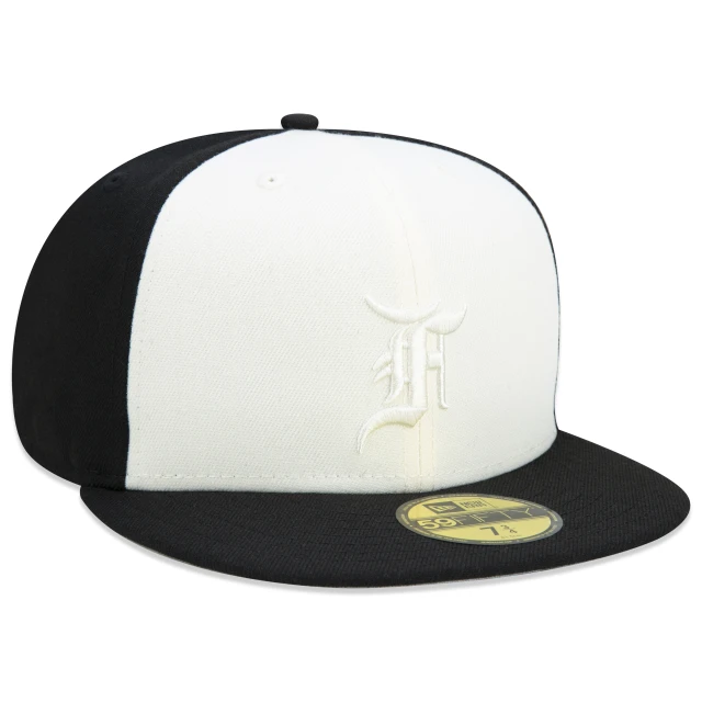 Boné 59FIFTY Fitted Essentials Fear Of God Aba Reta Preto Branco