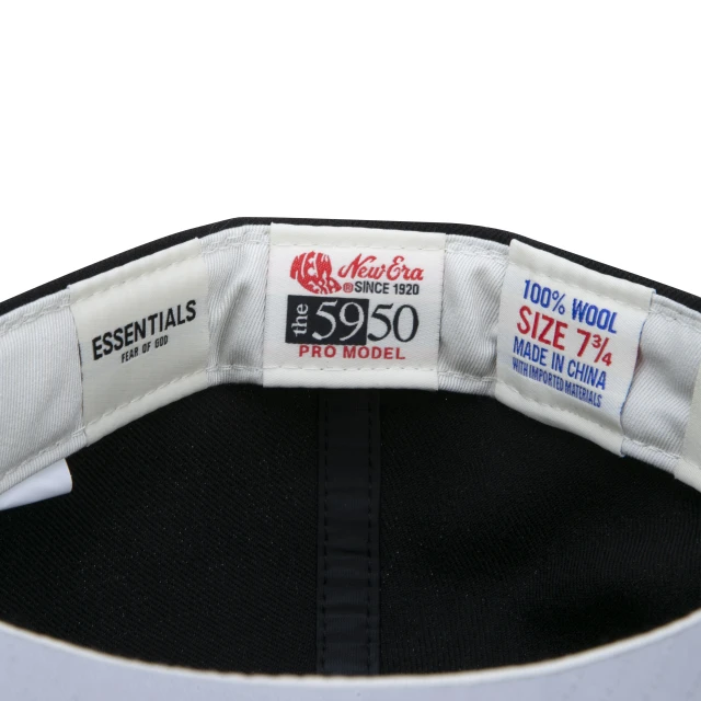 Boné 59FIFTY Fitted Essentials Fear Of God Aba Reta Preto Branco