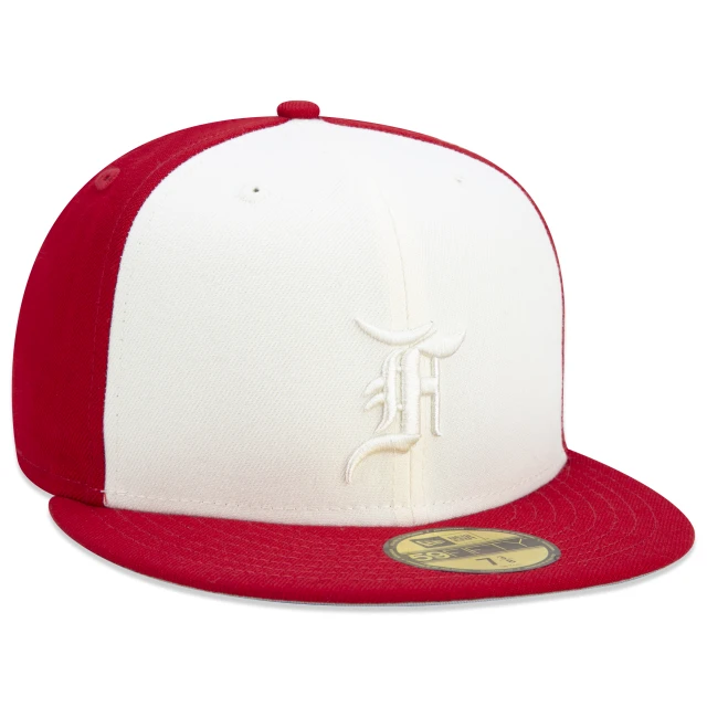 Boné 59FIFTY Fitted Essentials Fear Of God Aba Reta Vermelho Branco