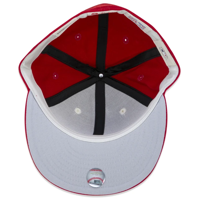 Boné 59FIFTY Fitted Essentials Fear Of God Aba Reta Vermelho Branco