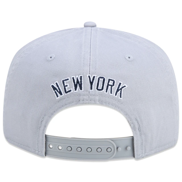 Boné 9FORTY A-Frame Snapback MLB New York Yankees Core Aba Curva Cinza
