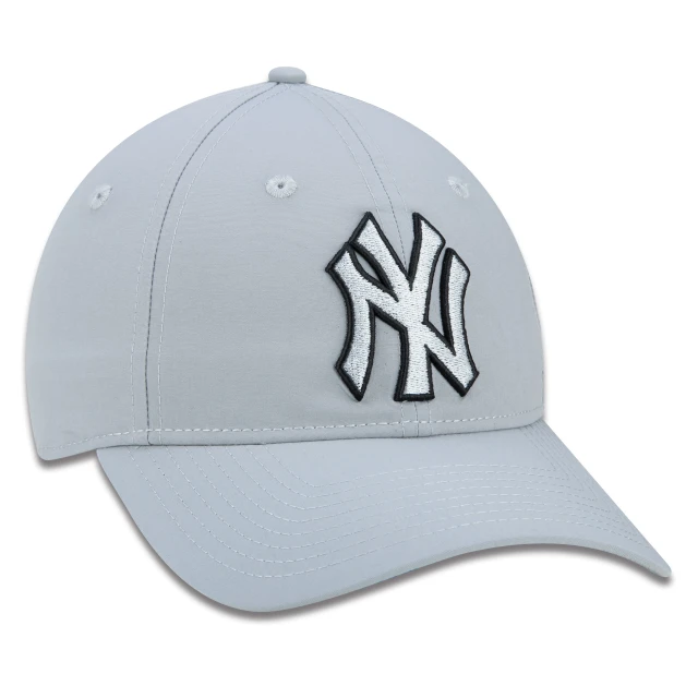 Boné 9TWENTY Strapback MLB New York Yankees Sport Aba Curva Cinza