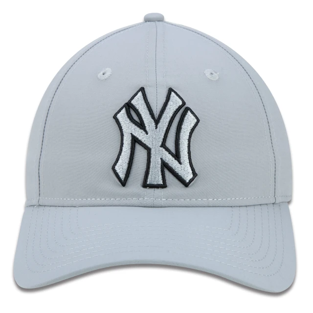 Boné 9TWENTY Strapback MLB New York Yankees Sport Aba Curva Cinza