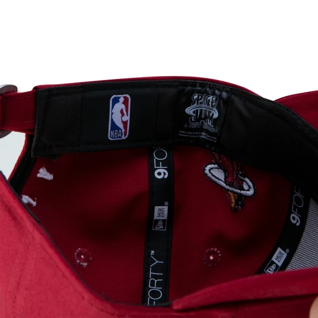 Boné Infantil 9FORTY Miami Heat Space Jam Frajola Vermelho Aba Curva