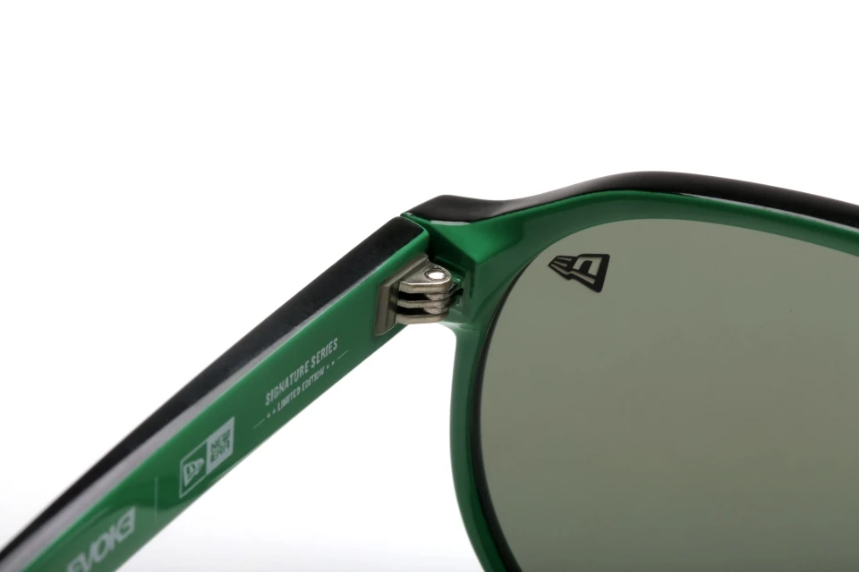 Óculos Escuros Evk25 Colaboração Evoke 100 Anos New Era