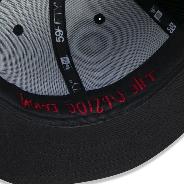Boné 59FIFTY Stranger Things Netflix Fechado Aba Reta Preto