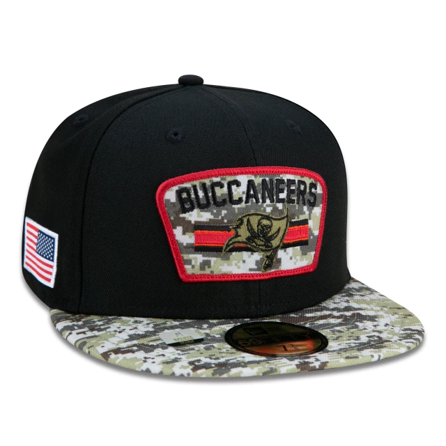 Boné 59FIFTY Tampa Bay Buccaneers Salute To Service NFL Fitted Aba Reta Preto