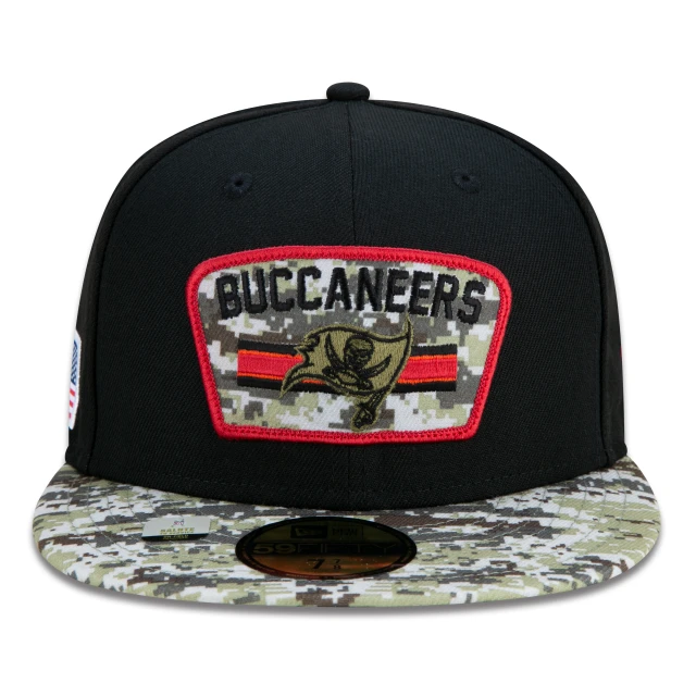 Boné 59FIFTY Tampa Bay Buccaneers Salute To Service NFL Fitted Aba Reta Preto