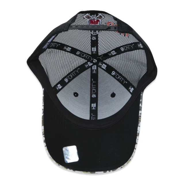 Boné 9FORTY Trucker Chicago Bears Salute To Service NFL Snapback Aba Curva Preto