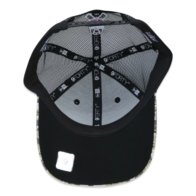 Boné 9FORTY Trucker Las Vegas Raiders Salute To Service NFL Snapback Aba Curva Preto