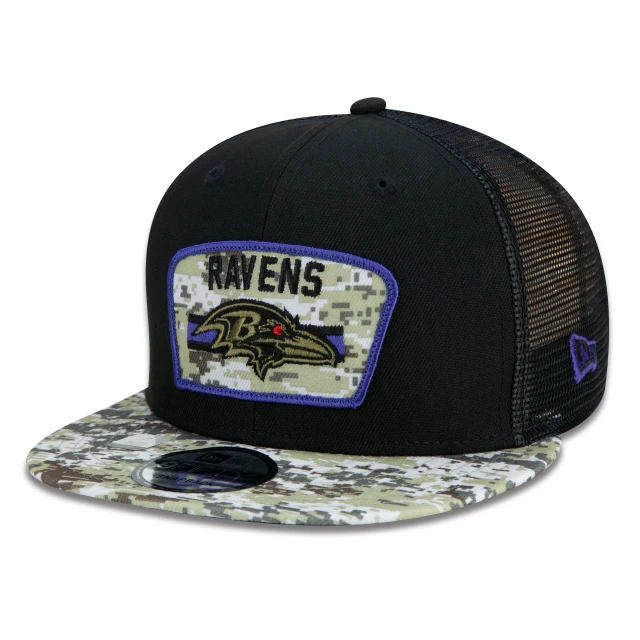 Boné 9FIFTY Trucker Baltimore Ravens Salute To Service NFL Snapback Aba Reta Preto