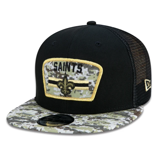 Boné 9FIFTY Trucker New Orleans Saints Salute To Service NFL Snapback Aba Reta Preto