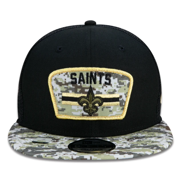 Boné 9FIFTY Trucker New Orleans Saints Salute To Service NFL Snapback Aba Reta Preto