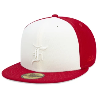 Boné 59FIFTY Fitted Essentials Fear Of God Aba Reta Vermelho Branco