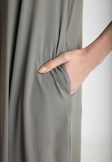 VESTIDO FEMININO LISO MANATI LYGIA E NANNY